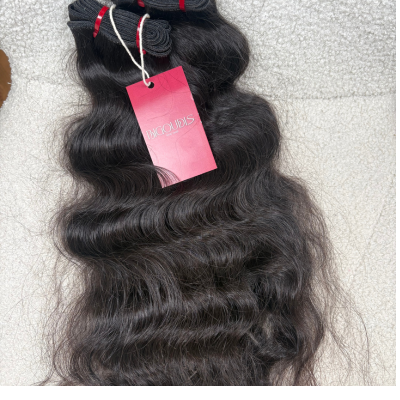Tissage cheveux indiens ondulés texture légère et brillante, qualité supérieure”
