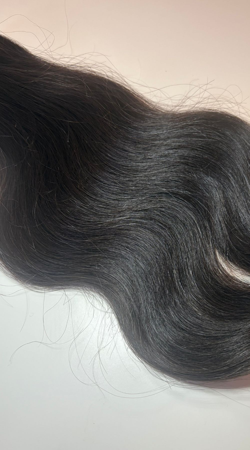 Tissage Raw Hair Lisse Indien 100% naturel, cheveux bruts non traités, texture lisse et brillante, parfait pour un look élégant et sophistiqué.paiement en 4x sans fois 