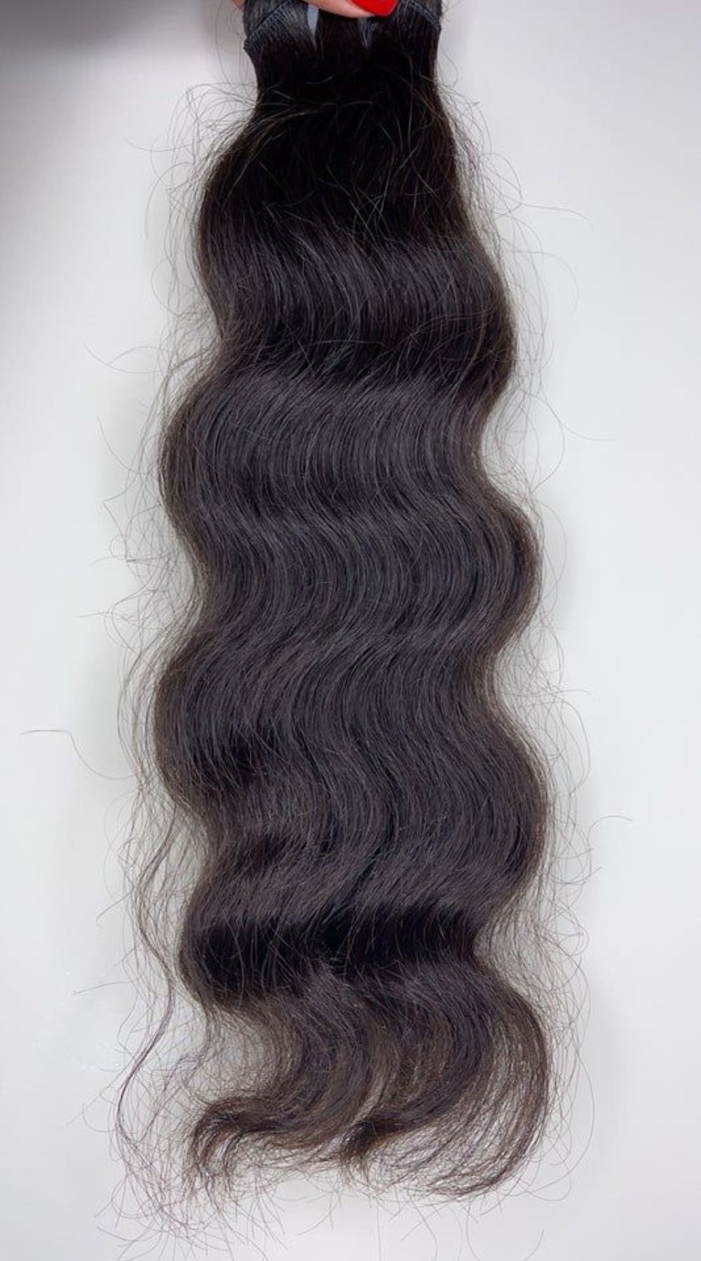 tissage ondulé en cheveux bruts indiens, raw hair texture naturelle et élégante, idéal pour un volume et un mouvement authentiques