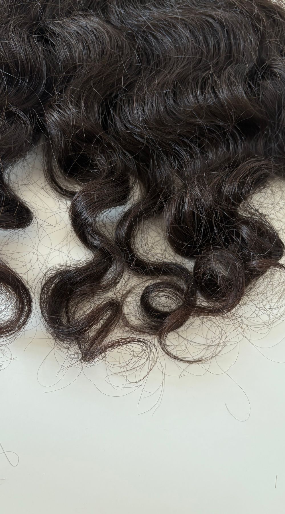 Closure curly raw hair, cheveux bruts indiens, texture bouclée naturelle, cheveux non traités, installation facile, fermeture 5x5, look volumineux et authentique