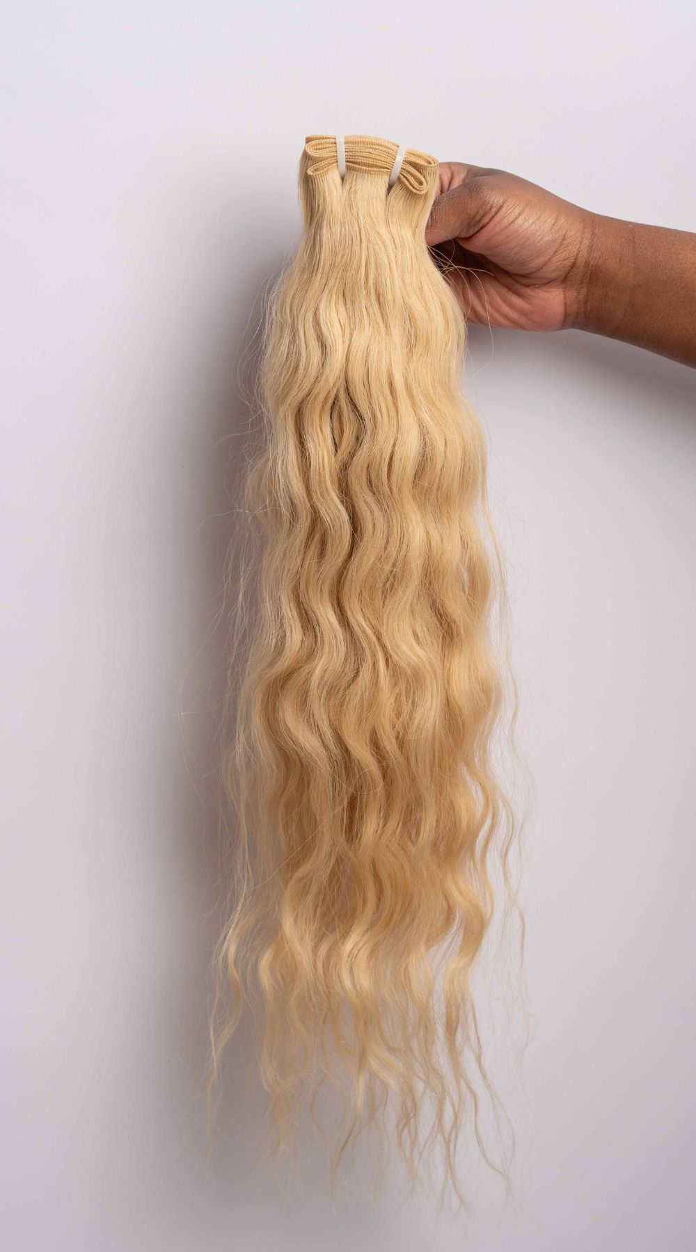 Tissage de cheveux bruts indiens blond 613, couleur platine éclatante, texture naturelle et soyeuse