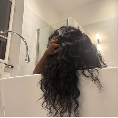 perruque bouclée fermée sans colle ni lace 